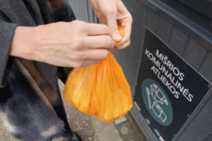 Vis dar neturite rūšiavimui skirtų priemonių? Skelbia, kur ir kada dalins šiuos maišelius