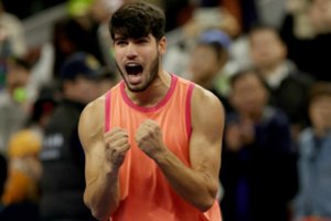 Reabilitavosi: po tragiško pasirodymo Niujorke C. Alcarazas pagriebė titulą Pekine