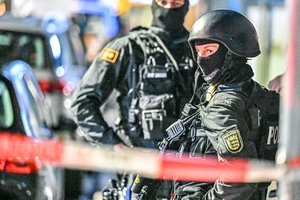 Vokietijos Giopingeno mieste šaulys mirtinai sužalojo vieną asmenį, sužeidė dar du