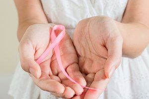 Medikams svyra rankos: būtini genetiniai tyrimai ir efektyvus gydymas lietuvėms neprieinamas