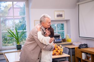 Mokytojų dienos proga – G. Nausėdos gėlės ir sveikinimas savo buvusiai auklėtojai