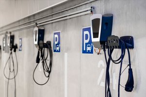 ES šalys naujais muitais apmokestins Kinijos elektromobilius