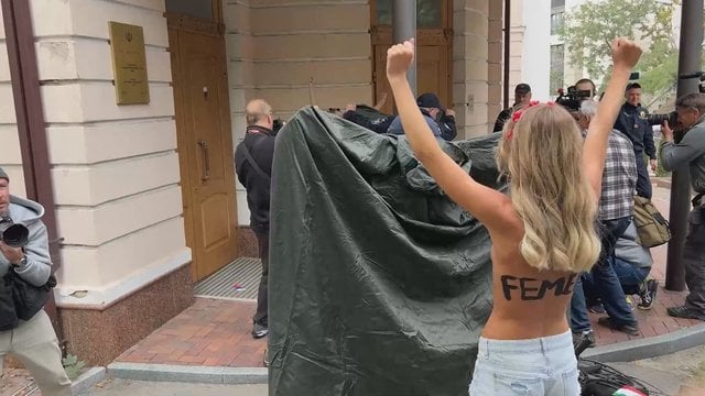 Apsinuoginusių moterų protestas Kyjive: pasisakė prieš Rusijos naudojamus Irano dronus