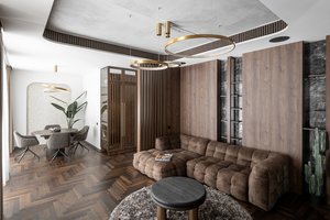 Būstui Vilniaus centre  intymumo suteikė išskirtinės konjako spalvos