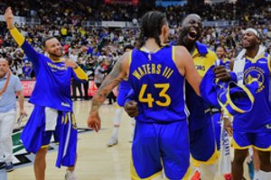 Įspūdinga pabaiga – „Warriors“ draugiškame mūšyje varžovus paguldė metimu su sirena