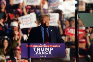 D. Trumpas grįžo į pasikėsinimo vietą: surengė čia dar vieną rinkimų kampanijos mitingą