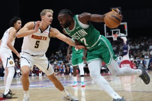 „Celtics“ nesnaudžia: antrą kartą per tris dienas tėškė antausį „Nuggets“ klubui