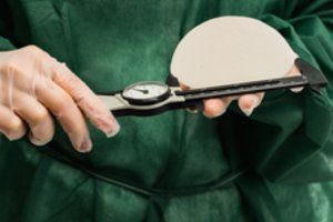 Natūralumas – nauja mada: ar mažėja krūtų didinimo operacijų?