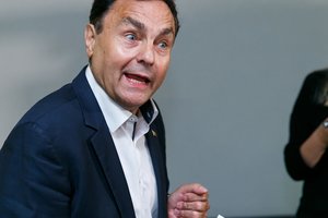 Turguje užpultas P. Gražulis negalavimus pajuto tik po paros: skundžiasi ištinusiu veidu ir nuskeltu dantimi