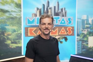 Gyventi į kaimą grįžęs A. Grudinskas-Grūdas po koncertų lenkia nugarą statybose: „Aš nesiparinu“