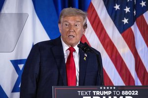 D. Trumpas prakalbo apie „blogus migrantų genus“