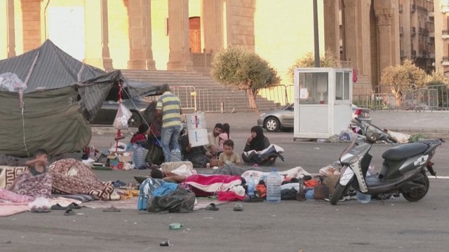 Libaniečių gyvenimas gatvėje ir baimė dėl Gazos scenarijaus: kaskart išgirdę įspėjimą turi keltis į kitą vietą