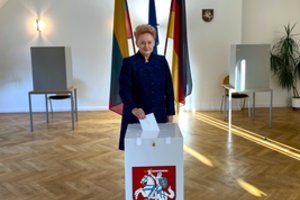 Savo balsą rinkimuose jau atidavė ir D. Grybauskaitė: balsavo ne Lietuvoje