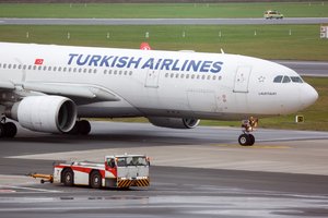 Košmaras skrydžio į Turkiją metu – staiga mirė lėktuvo pilotas, įgula tupdė lėktuvą avariniu būdu
