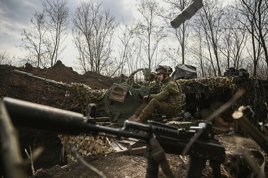 Ukrainoje – būtina NATO įtaka: įvardijo, kodėl derybos su Rusija sunkiai įsivaizduojamos