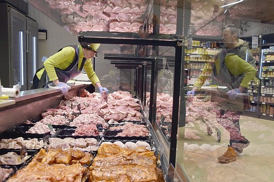 Mėsos produktai gali atpigti: atsakė, kas tai lemtų