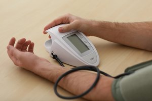 Nuo aukšto kraujospūdžio gali išgelbėti vienas vitaminas – tyrimas atskleidė tikslią dozę