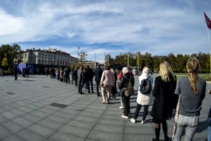 VRK: per tris išankstinio balsavimo dienas prie balsadėžių savo valią išreiškė per 174 tūkst. rinkėjų