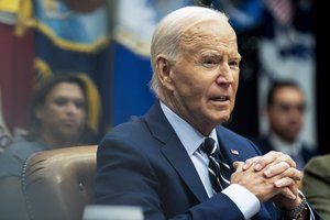J. Bidenas po uragano šėlsmo: pavojus dar nepraėjo