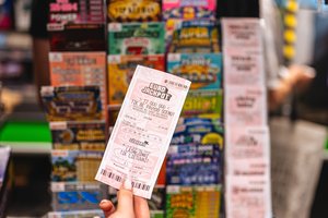 Rekordinius 81 mln. eurų laimėjęs asmuo atvyko atsiimti laimėjimo