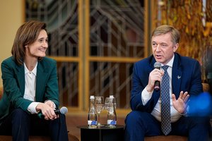 Question from Čmilytė-Nielsen to Karbauskis: are you not afraid of losing your leadership if Vėgėlė gets into the Seimas?