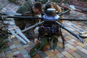 Prakalbo apie dronų revoliuciją: kaip „drakonai“ keičia mūšio lauką Ukrainoje