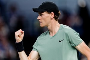 Toliau rodo pasauliui savo lygį: N. Džokovičių Kinijoje įveikęs J. Sinneris tapo „Masters“ turnyro nugalėtoju