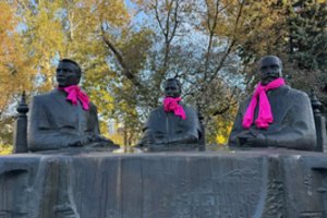 Vilniuje – rožine spalva pasipuošė 6 žymūs paminklai: paaiškino svarbią misiją