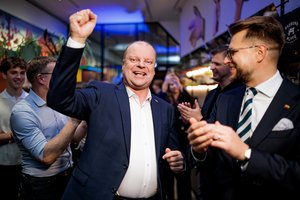 Demokratų štabe – tikras vakarėlis: S. Skvernelis atvertė kortas dėl koalicijos, „ne“ nesakytų ir R. Žemaitaičiui