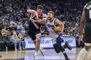 Galingu dėjimu suspindęs D. Sabonis liko be pergalės – „Kings“ buvo sutriuškinta