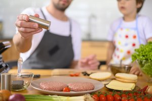 Be mėsos šaltasis sezonas neįsivaizduojamas: štai, kokią renkasi lietuviai ir ką iš jos ruošia