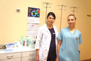 Slaugytojų kelią pasirinkusios mama ir dukra – ne tik draugės, bet ir kolegės