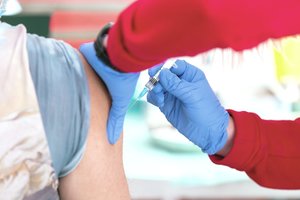 Įsidėmėkite: kokius skiepus nemokamai gauti gali suaugę žmonės