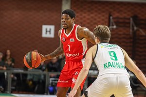 Į Mažeikių komandą sugrįžta C. Collinsas