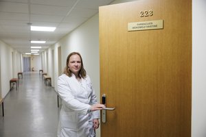 Pravėrė laboratorijos Vilniuje duris: čia gimsta šiuolaikiniai vaistininkai