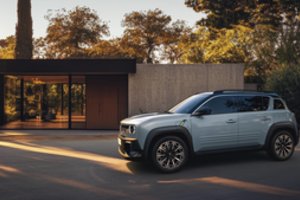 Paryžiaus automobilių parodoje – universaliojo elektrinio „Renault 4 E-Tech“ premjera