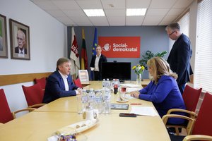 Vilniaus senamiestyje – R. Karbauskio susitikimas su V. Blinkevičiūte: dalyvauja ir I. Vėgėlė