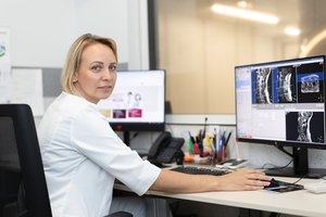 Radiologijos technologė: darbe tenka susidurti ir su bijančiais, ir su implantus slepiančiais pacientais