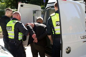 Suimtas kraupia žmogžudyste romų kvartale prie Kauno įtariamas vyras: jauna moteris rasta negyva savo namuose