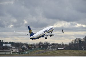 Nudžiugins planuojančius keliones žiemą: į šią šalį iš Lietuvos kils rekordinis skaičius lėktuvų