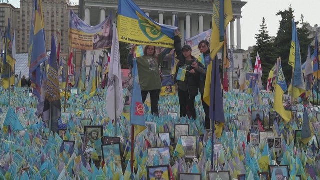 Ukrainiečių abejonės dėl pergalės plano: vieni mano, kad karas aklavietėje, kiti juo netiki