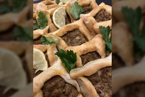 Nuostabiai skanūs pyragaičiai su mėsa – tobuli ir kaip pagrindinis patiekalas, ar kaip užkandis