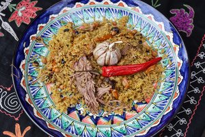 Unikalūs plovo receptai iš Vidurio Azijos: išbandykite Taškento vestuvinį ar unikalų grikių plovą