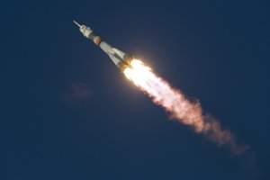 Keturi TKS astronautai dėl blogų orų toliau priversti laukti grįžimo į Žemę