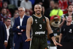 Įspūdingose taškų lenktynėse vos neprisižaidęs „Bayern“ dėka neįtikėtinų pasirodymų palaužė „Paris Basketball“