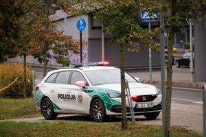 Vilniuje automobilis partrenkė keliu ėjusią moterį