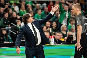 Be iš arenos išvaryto A. Trinchieri likęs „Žalgiris“ vos nepaslydo kovoje su „Lietkabeliu“