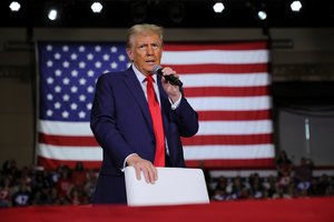 D. Trumpas prakalbo apie grasinimus V. Putinui dėl Ukrainos: „Smogsiu tiesiai į prakeiktos Maskvos centrą“