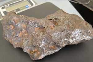 Kauno oro uosto posto muitininkai sulaikė galimai dalį meteorito akmens