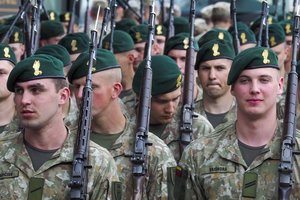 Daugumai Lietuvos gyventojų šalies gynybą laikant prioritetu, verslas finansavimą siūlo didinti skolinantis